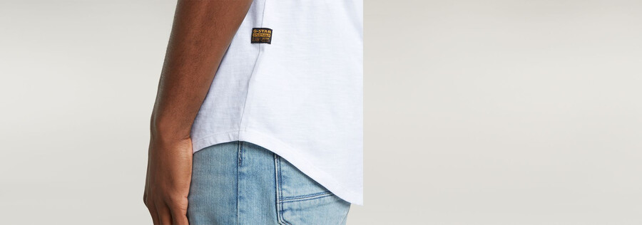 t-shirt mit grafik auf dem rücken