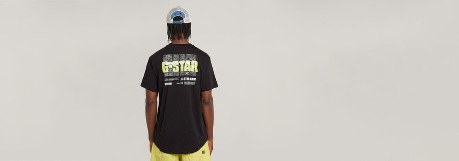 t-shirt mit grafik auf dem rücken