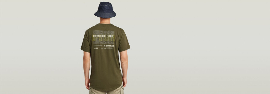 t-shirt mit grafik auf dem rücken
