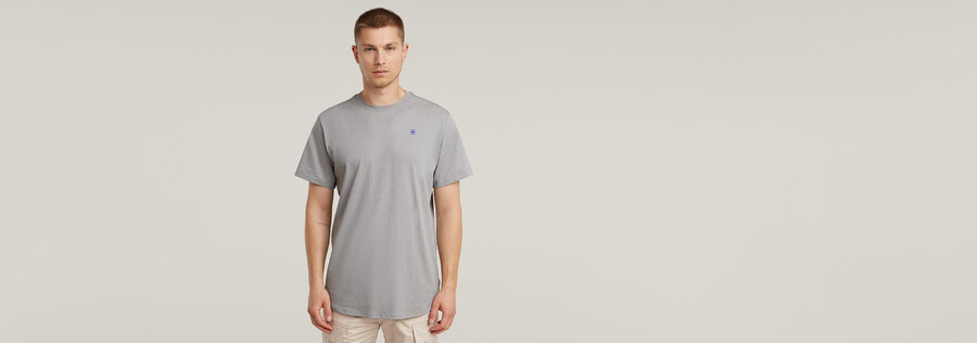 t-shirt mit grafik auf dem rücken
