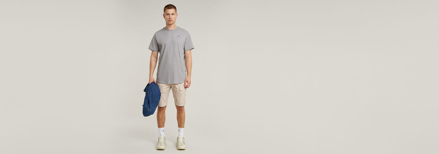 t-shirt mit grafik auf dem rücken