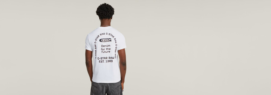 t-shirt mit rückengrafikbogen