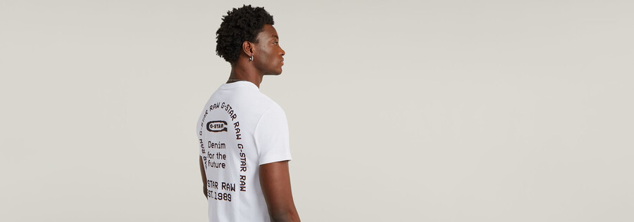 t-shirt mit rückengrafikbogen