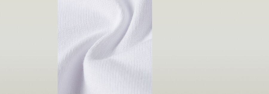 locker geschnittenes outdoor-t-shirt mit gewebter tasche