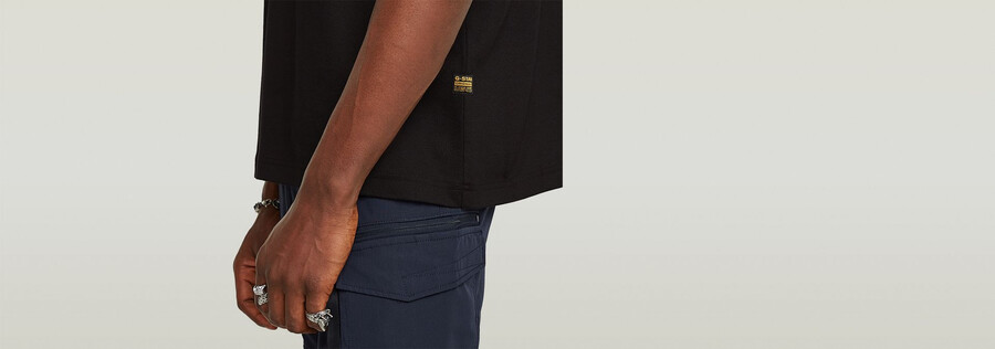 locker geschnittenes outdoor-t-shirt mit gewebter tasche