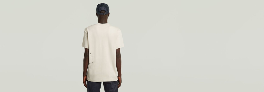 t-shirt mit sprühgrafik
