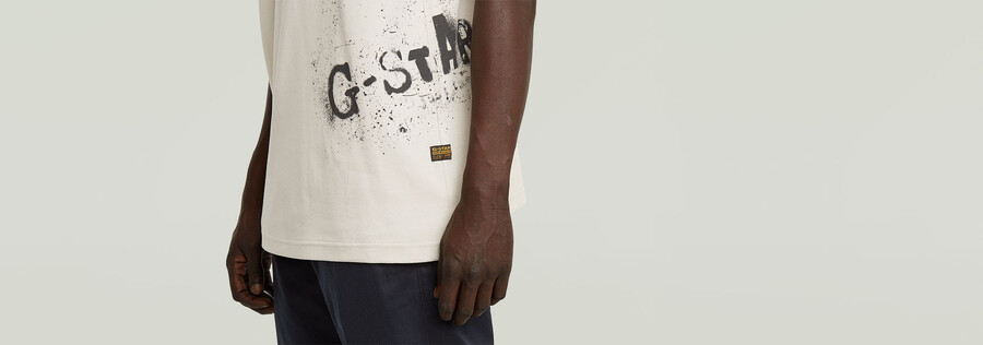 t-shirt mit sprühgrafik
