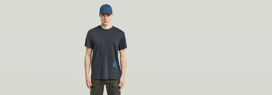 t-shirt mit sprühgrafik