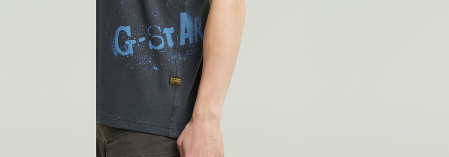 t-shirt mit sprühgrafik