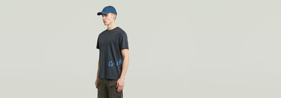 t-shirt mit sprühgrafik