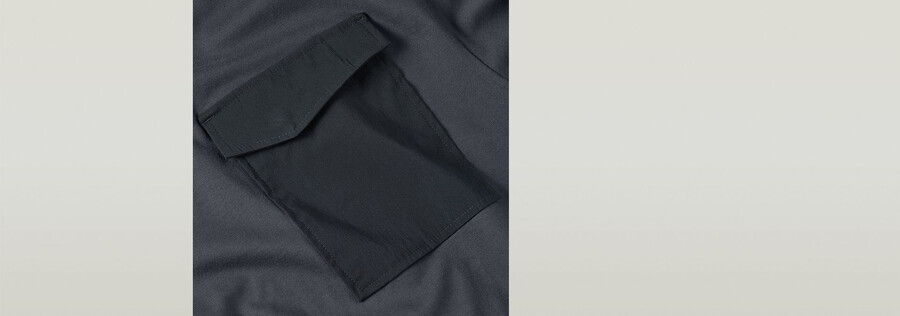 t-shirt mit tasche aus stoffmix