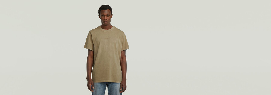locker geschnittenes t-shirt mit überfärbter brustmitte