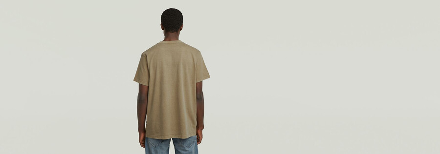 locker geschnittenes t-shirt mit überfärbter brustmitte