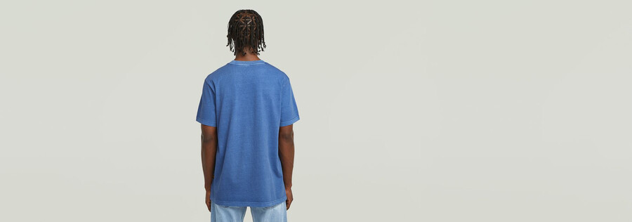 locker geschnittenes t-shirt mit überfärbter brustmitte