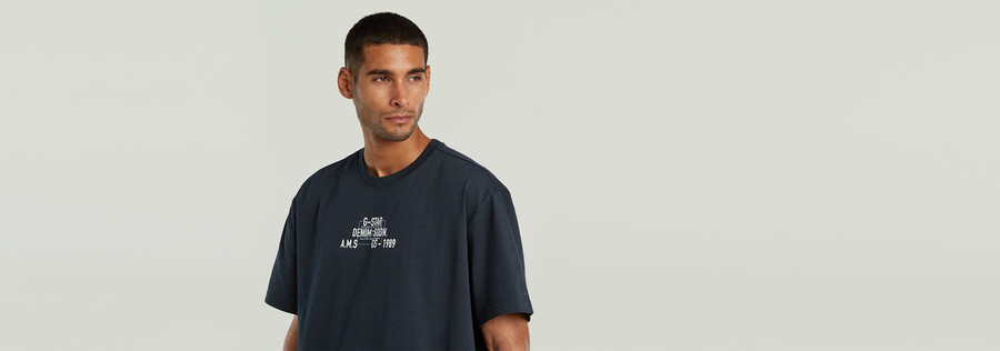 relaxed t-shirt mit verschiedenen techniken