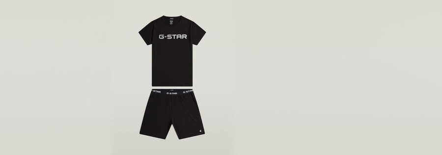 pyjama-set aus t-shirt und shorts