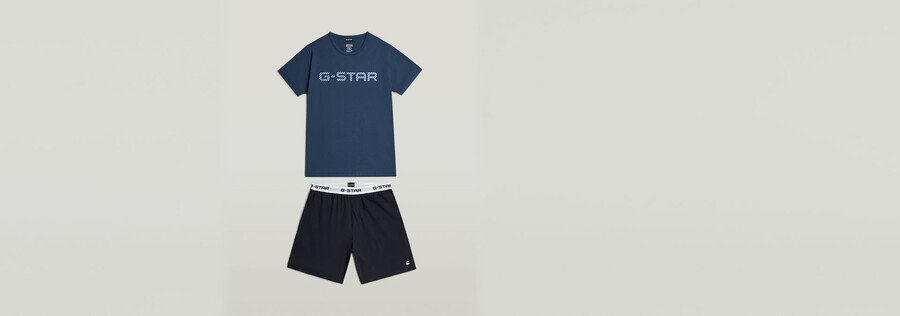 pyjama-set aus t-shirt und shorts