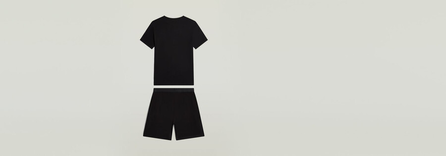 pyjama-set aus t-shirt und shorts