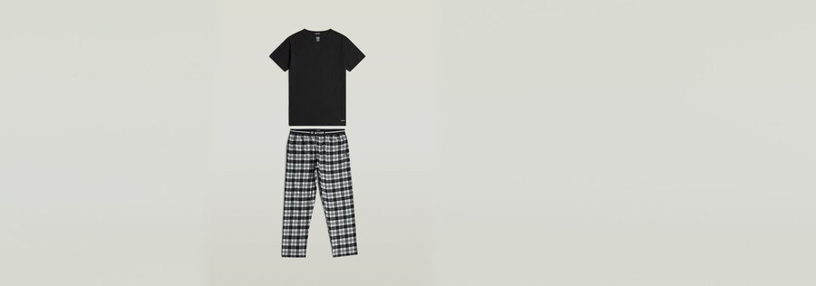 pyjama-set aus t-shirt und hose